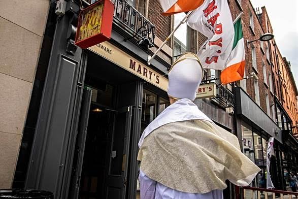 _itsculturepop's tweet photo. Papal LOLZ a-plenty @MarysBarDublin all next week
Includes Father Ted Pub Quiz hosted by The Holy Trini-Dee on Wednesday
Check out the video here
https://t.co/JdP90kqJAR
#ProjectPope #MarysYerOnlyMan https://t.co/l1sbMrV3AG