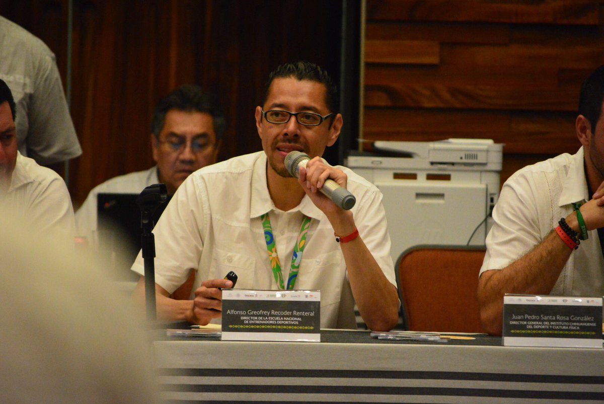 DEPORTE_GobOax's tweet image. #AlMomento toma la palabra el Dr. Geoffrey Recorder, Director de la @ENED_oficial, donde se trata el modelo de fortalecimiento de la cultura física y el deporte de México, en la Segunda Sesión Ordinaria del Consejo Directivo del #SINADE.

@alejandromurat