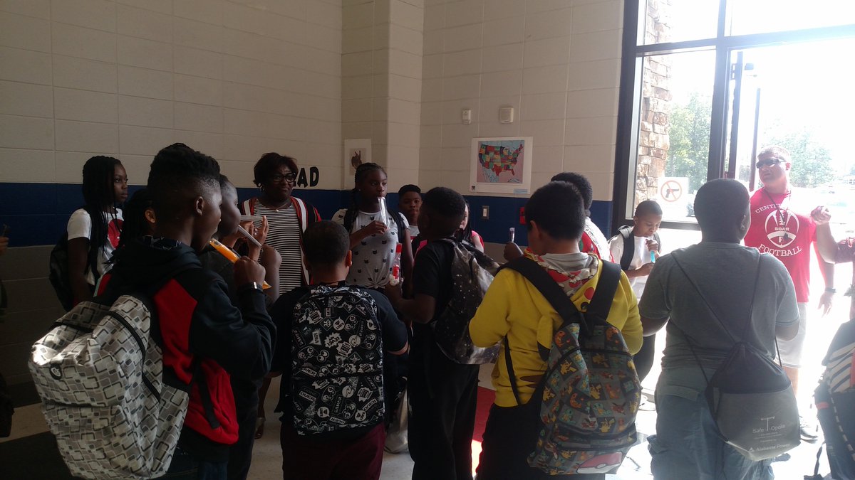 EISSOARSHIGH's tweet photo. Mrs. Terrell's class had the best attendance TWO days in a row so they were rewarded with a Popsicle Party by @melovejewelry and @TinkerEIS! Way to start off the year! #soarhigh @jefcoed https://t.co/NfDA6Lctc8