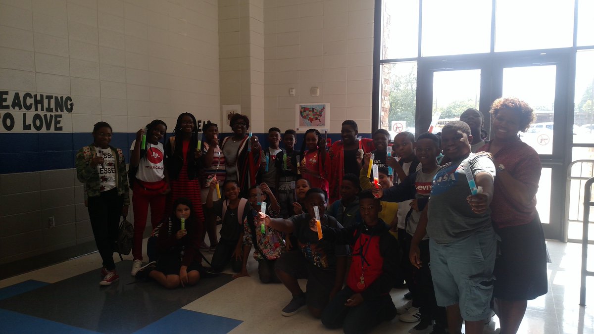 EISSOARSHIGH's tweet photo. Mrs. Terrell's class had the best attendance TWO days in a row so they were rewarded with a Popsicle Party by @melovejewelry and @TinkerEIS! Way to start off the year! #soarhigh @jefcoed https://t.co/NfDA6Lctc8