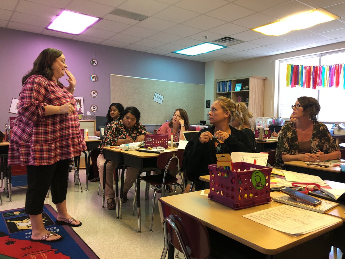 mtvernones's tweet photo. Reading and Writing teachers working on grammar strategies! @mtvernones @MtVernonISD #mvestigertribe #mvtigertribe #tigerslearn https://t.co/1lKVroNECu