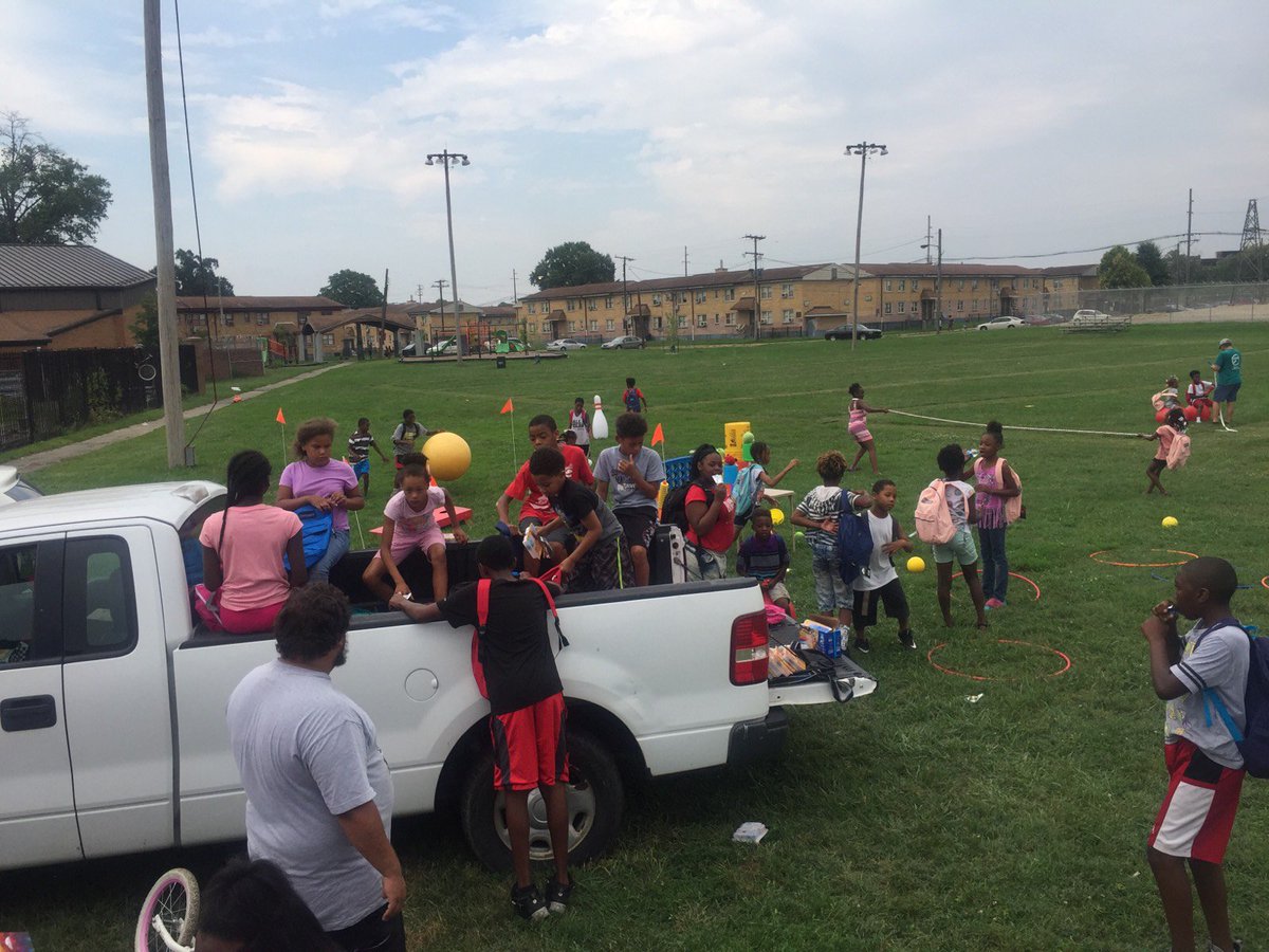 CSHungerA's tweet photo. Make sure to head out to the Parkhill Community Center today until 7pm! There is food, games, and stuffed backpacks for the kiddos! Come enjoy this Friday celebrating back to school! 

#childrenshouldnthunger #nonprofit #louisvillesteelers #elevate #backtoschool https://t.co/J4NgQkQc4R