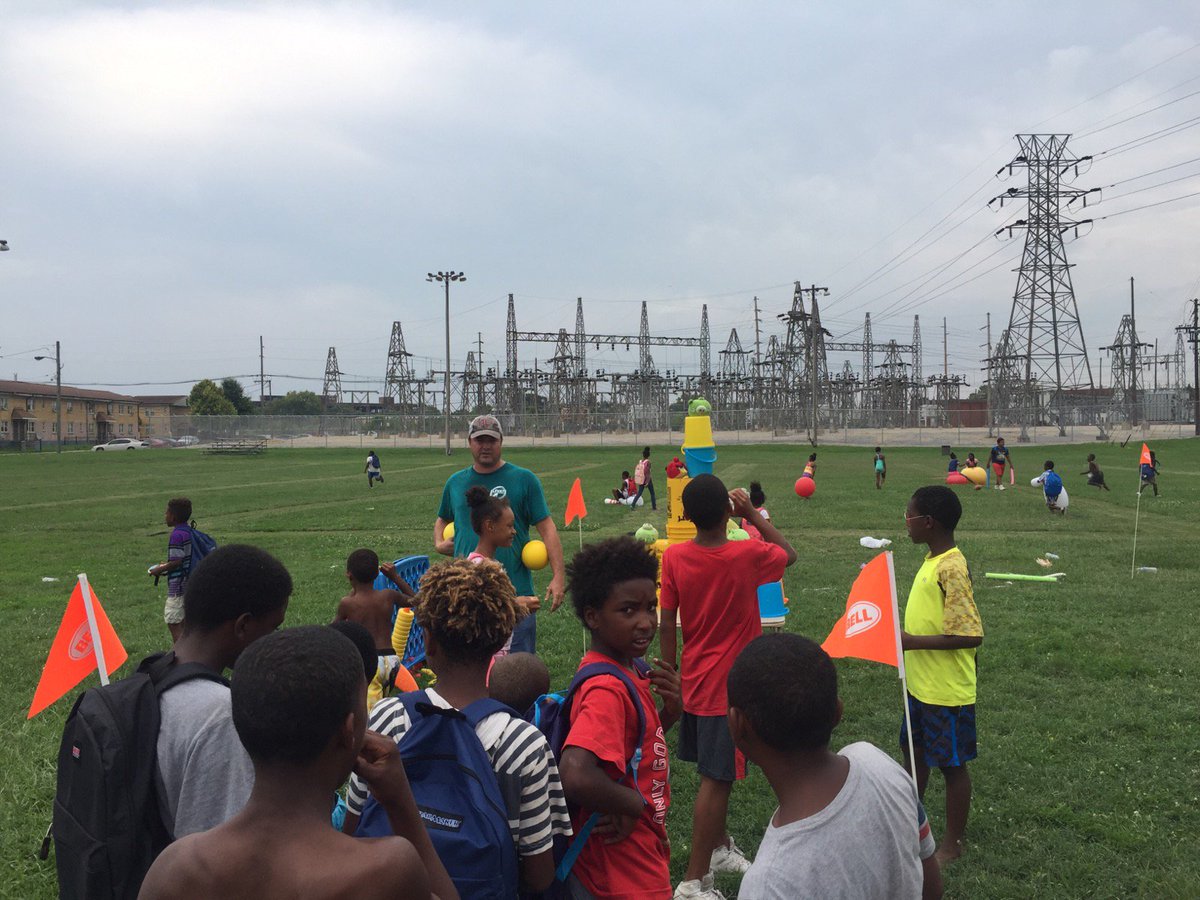CSHungerA's tweet photo. Make sure to head out to the Parkhill Community Center today until 7pm! There is food, games, and stuffed backpacks for the kiddos! Come enjoy this Friday celebrating back to school! 

#childrenshouldnthunger #nonprofit #louisvillesteelers #elevate #backtoschool https://t.co/J4NgQkQc4R