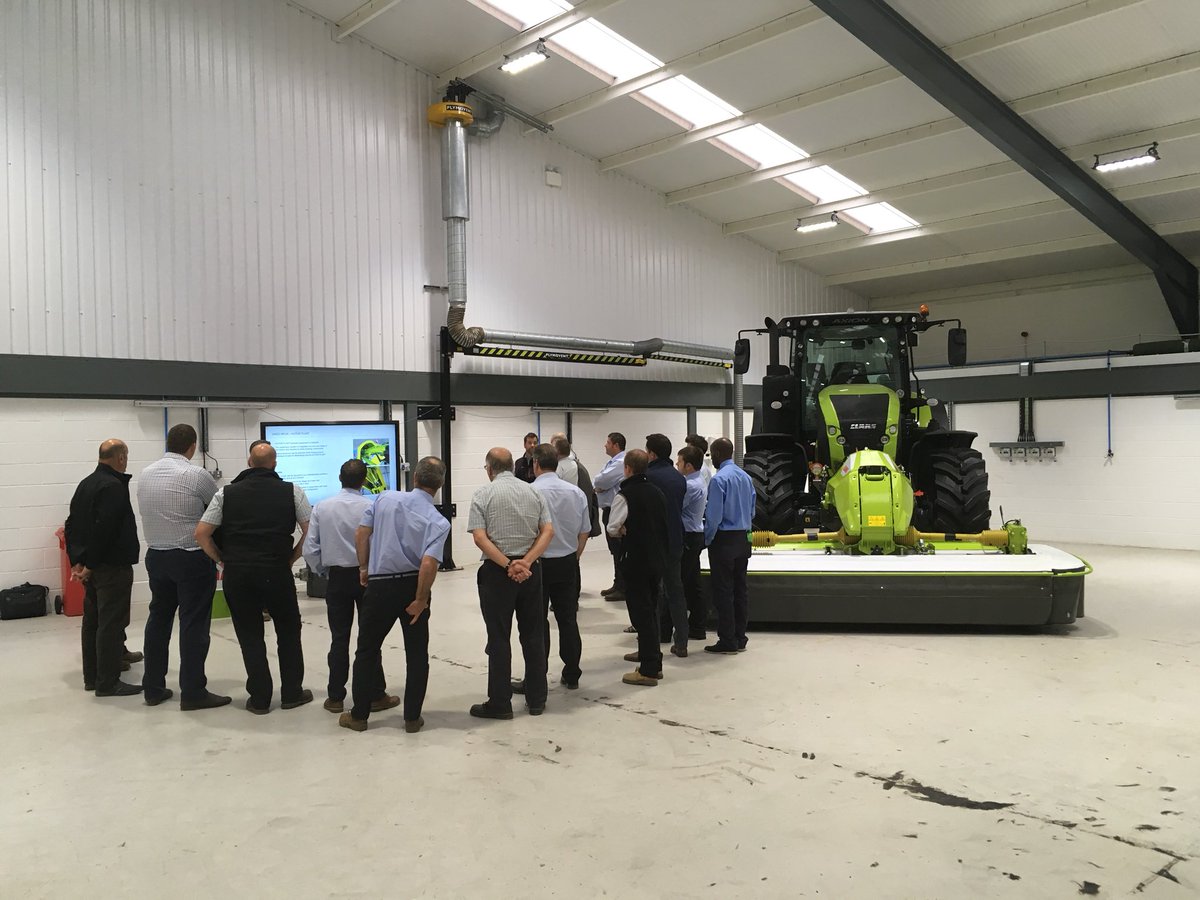CLAAS_Eastern's tweet photo. Team #CLAASEastern learning about the new front mower from #CLAAS #MOVE https://t.co/lGCiIc6hxO