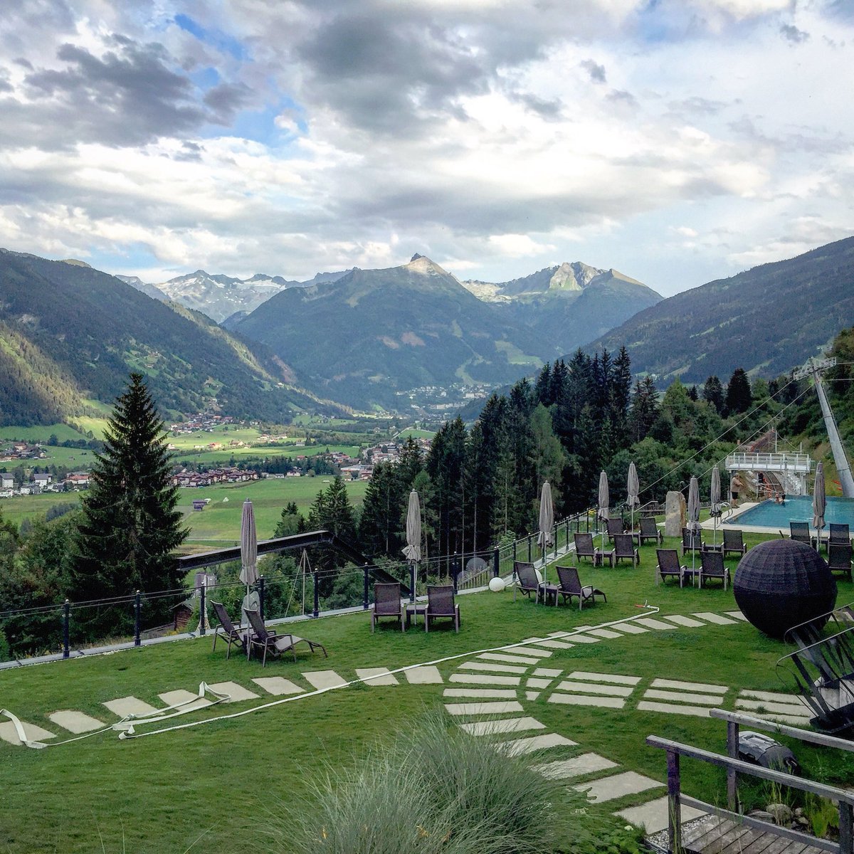 JRZaballos's tweet photo. #vista des del #hotel #dasgoldberg #badhofgastein #salzburgerland #austria #österreich #gasteinertal #view #mountains #goodhotels #zaballosworld #blauklar https://t.co/dqKYPvGpBX