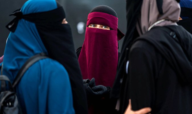 #Denmark burka protest in pictures: Veiled campaigners demonstrate against #BurqaBan express.co.uk/news/world/100…