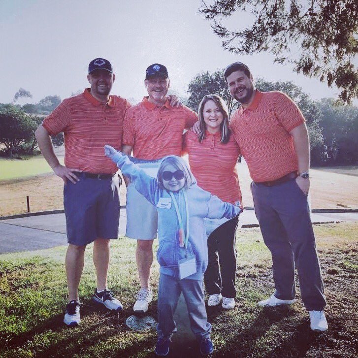 jenpeach_CLE's tweet photo. #FlashbackFriday Super excited for another Team Peach reunion at #MulligansForeMorgan in Chicago at #TMCSummer2018! ⛳️ https://t.co/8JDSQRJS7a