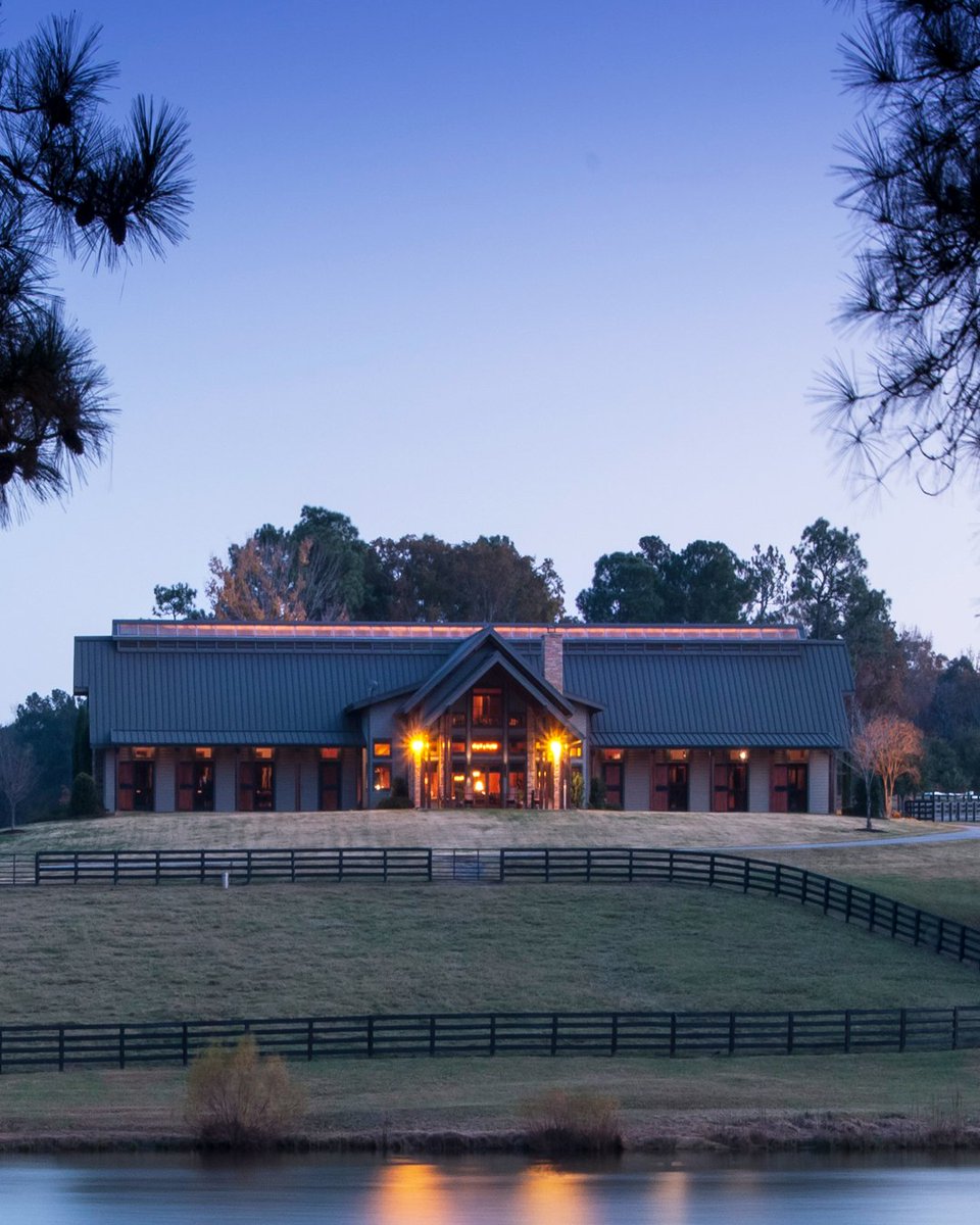 BlackburnArch's tweet image. Sweet dreams are made of this...🐎🐎🐎 🖤#equestrianarchitecture #blackburnarchitects #farmdesign #equestrianarchitect #farmdesign #equestriandream #healthyhorses #horses #stables #comeonhome