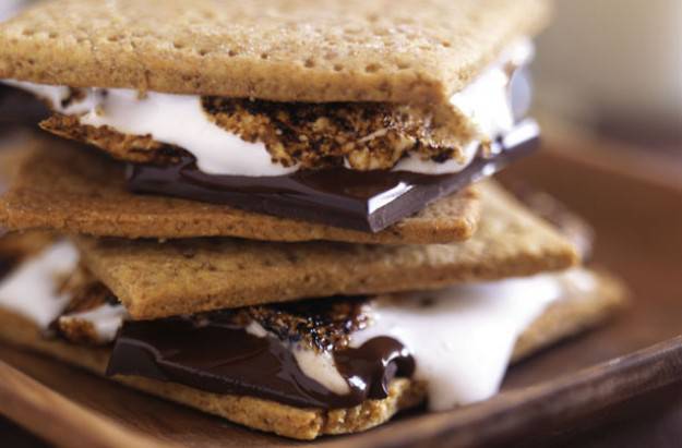 LoveLittleLucys's tweet photo. What better way to celebrate #NationalSmoresDay than with πππ©ur NEW #FlavorOfTheMonth "The Beagel" π©π π #SmoresFlavoredDonuts ππ© #AustinFoodTrucks #LittleLucys on #RaineyStreet in #DowntownAustin & #NorthLoopATX in #HydeParkAustin π‘ https://t.co/lCGW1yw9Lo