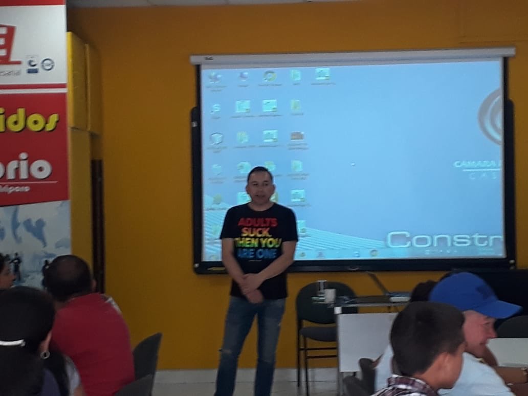 CCCASANARE's tweet photo. #Ahora en @CCCASANARE sede #PazDeAriporo se dicta el curso de Excel avanzado con el apoyo @SENAComunica ✍️📚🤓 https://t.co/0JQfNCLU4K