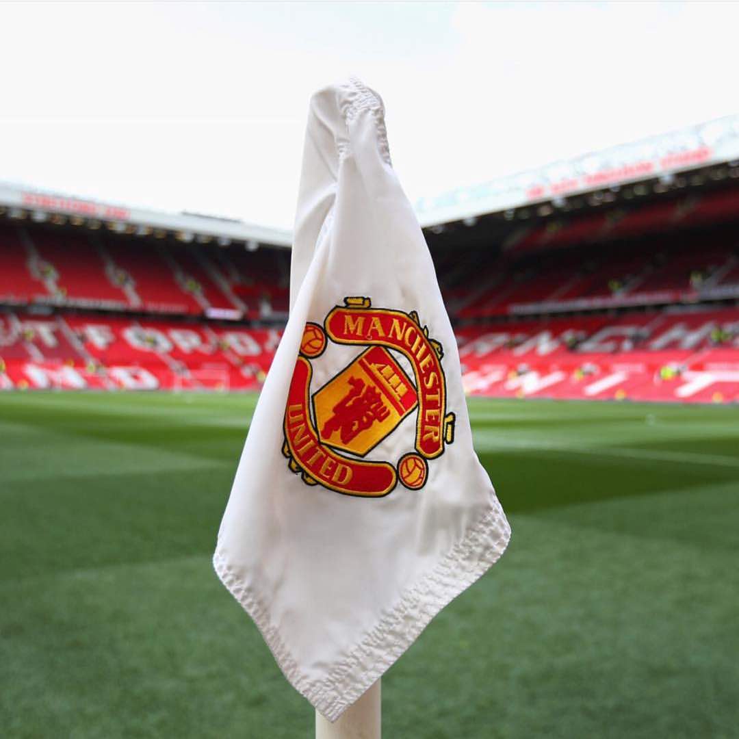 SportsLoftBW's tweet photo. It all begins here tonight at the Theater of Dreams as Title Hopefuls Manchester United take on Rivals and 2015-16 title winners Leicester City π₯π₯π₯
Both teams 2018/19 Jerseys are NOW available!
#HelloFootballSeason
#GetInGear
#WearSL
#WhyNotYou https://t.co/EFiSfEkJMv