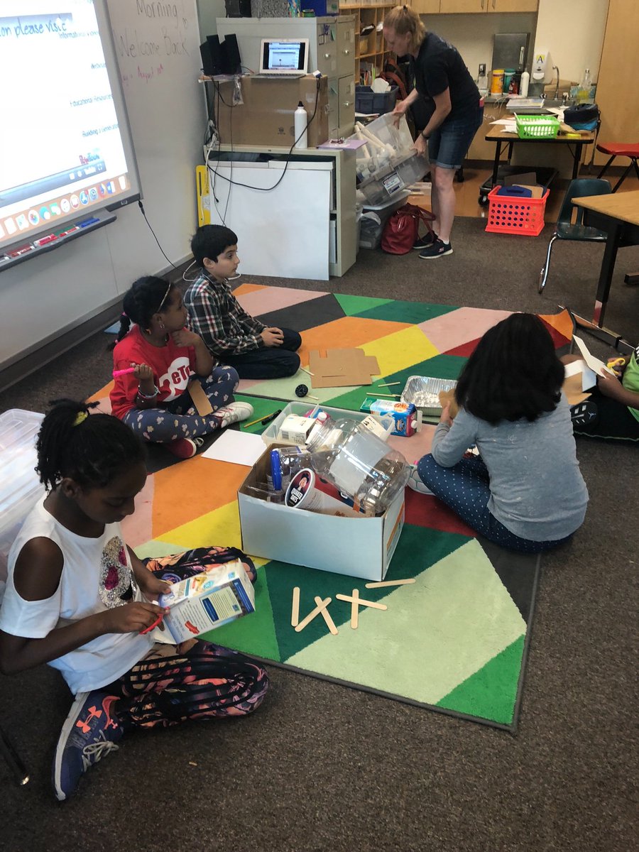 MsReynoldsAPS's tweet photo. 3rd grade Carlin Springs Young Scholars making blades for wind turbines and working with electronic wind turbines #YSIA2018 @apscspr @apsyoungscholar @APSGifted https://t.co/PP3JeubYat