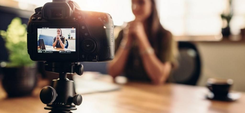 anton_urban's tweet photo. Find out how your #brand can leverage live videos for better #engagement and #sales. https://t.co/mGmFBcWuaD #SMM https://t.co/IUvCTBFM5J