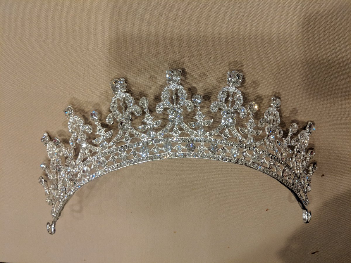 theDawgCr8's tweet photo. Now @0teranihilation knows what a sec-princess wants..she got a #zerofuckscoin #HackerSummerCamp #DEFCON26 https://t.co/ay6R7FuoDN