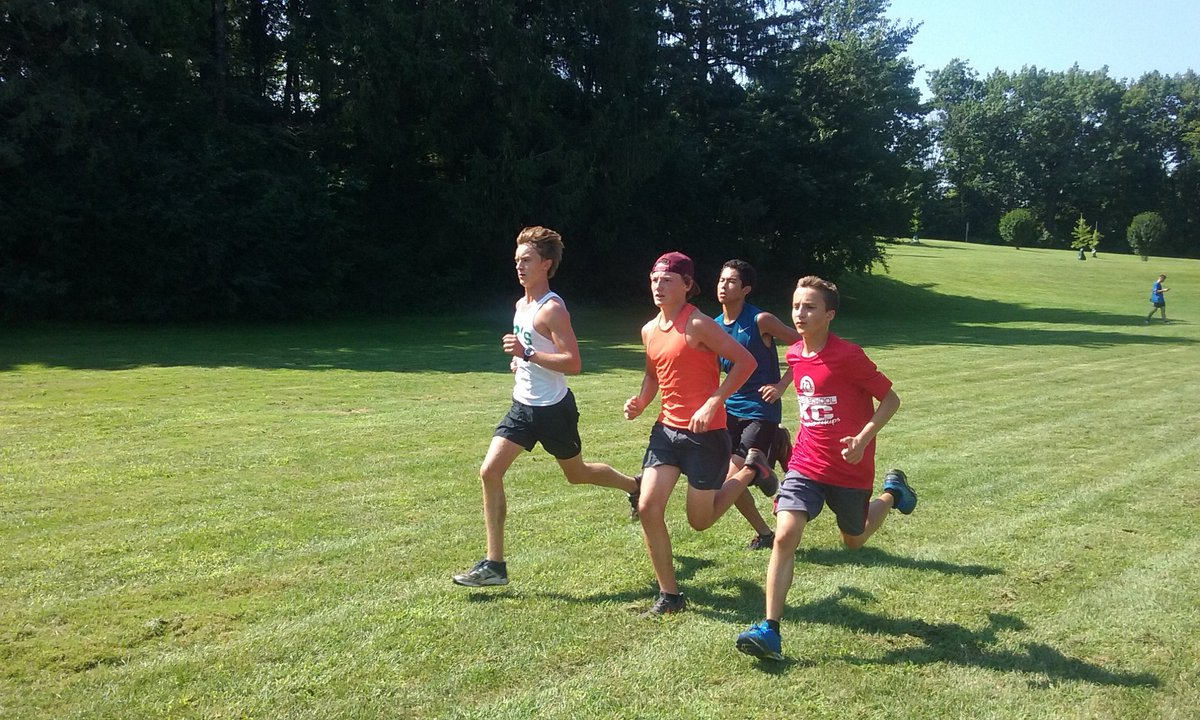 MilfordXC's tweet photo. A quality day of running in the park. One of the great things about the sport of Running is that you can do it nearly anywhere. #GetOutside #RunHard #RunOften #RunHappy https://t.co/nNLitWzOOR