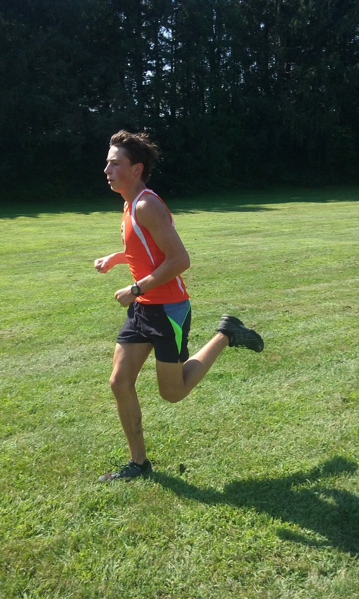 MilfordXC's tweet photo. A quality day of running in the park. One of the great things about the sport of Running is that you can do it nearly anywhere. #GetOutside #RunHard #RunOften #RunHappy https://t.co/nNLitWzOOR