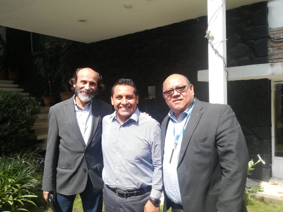 RigobertoGomez_'s tweet photo. Analizamos focalización, estrategia de atención, modelo de extensionismo, arreglo institucional de políticas para atención a población en pobreza alimentaria, un gusto coincidir con actores del #PESAMexico el Dr. Crispín Moreira Rep de @FAOMexico @AdolfoToledo_ @SAGARPA_Oax https://t.co/VT2zMTHU5F