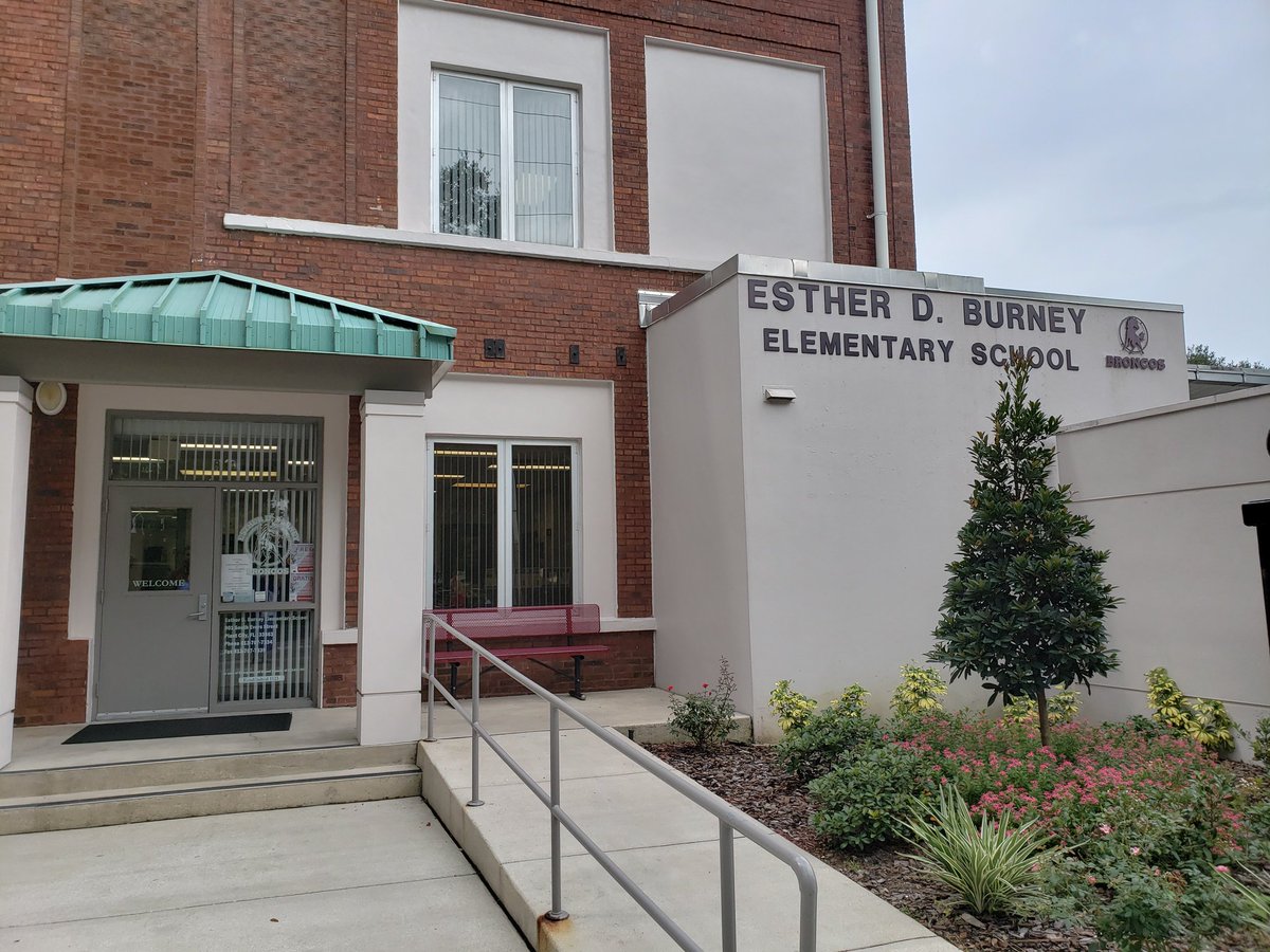 Sally8429's tweet photo. A fun visit with Burney Elementary school and sharing their first day with them #WeClimbTogether #firstdayofschool #hcpsb2s https://t.co/G0zdZPvm4M