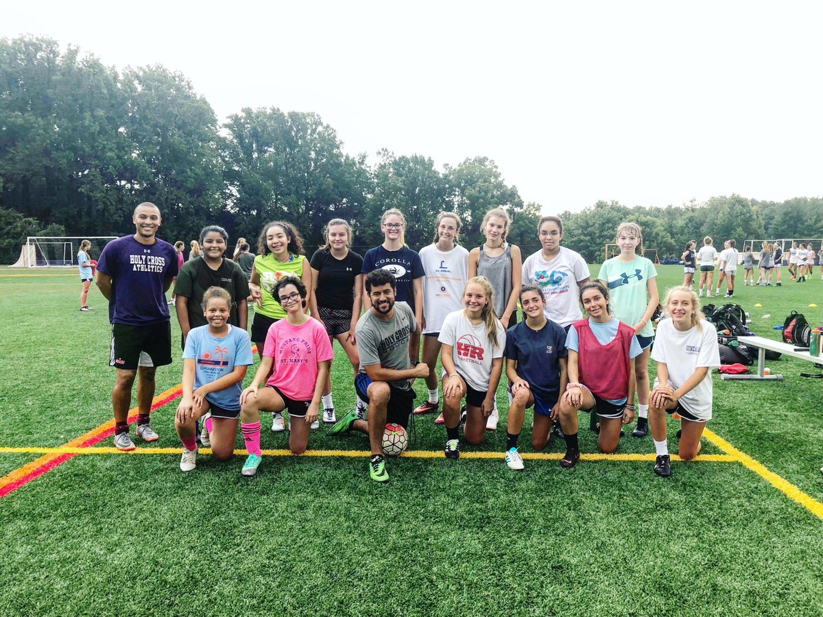 AHCAdmissions's tweet photo. 22 about ‘22

6. Did you know Holy Cross offers summer soccer sessions? Soccer tryouts take place next Wednesday - Friday. Here we have some of our Class of 2022! #TartanPride https://t.co/wKfuTYa0bV