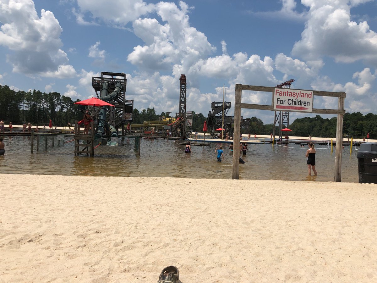 Rchrishawks's tweet image. Hanging out with the fam today #fantasylake