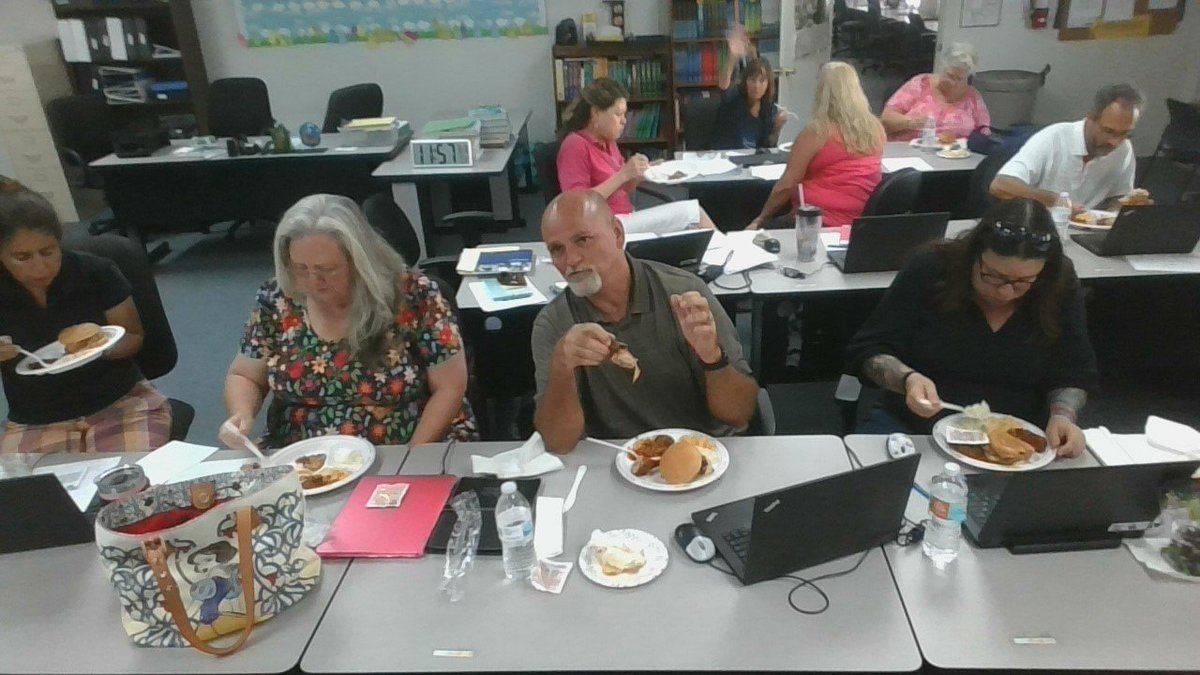 VCSAlternativED's tweet photo. We are excited to start the school year with a bash. @VCSAlternativED @HAYWIG1 https://t.co/sgnOix9d3r