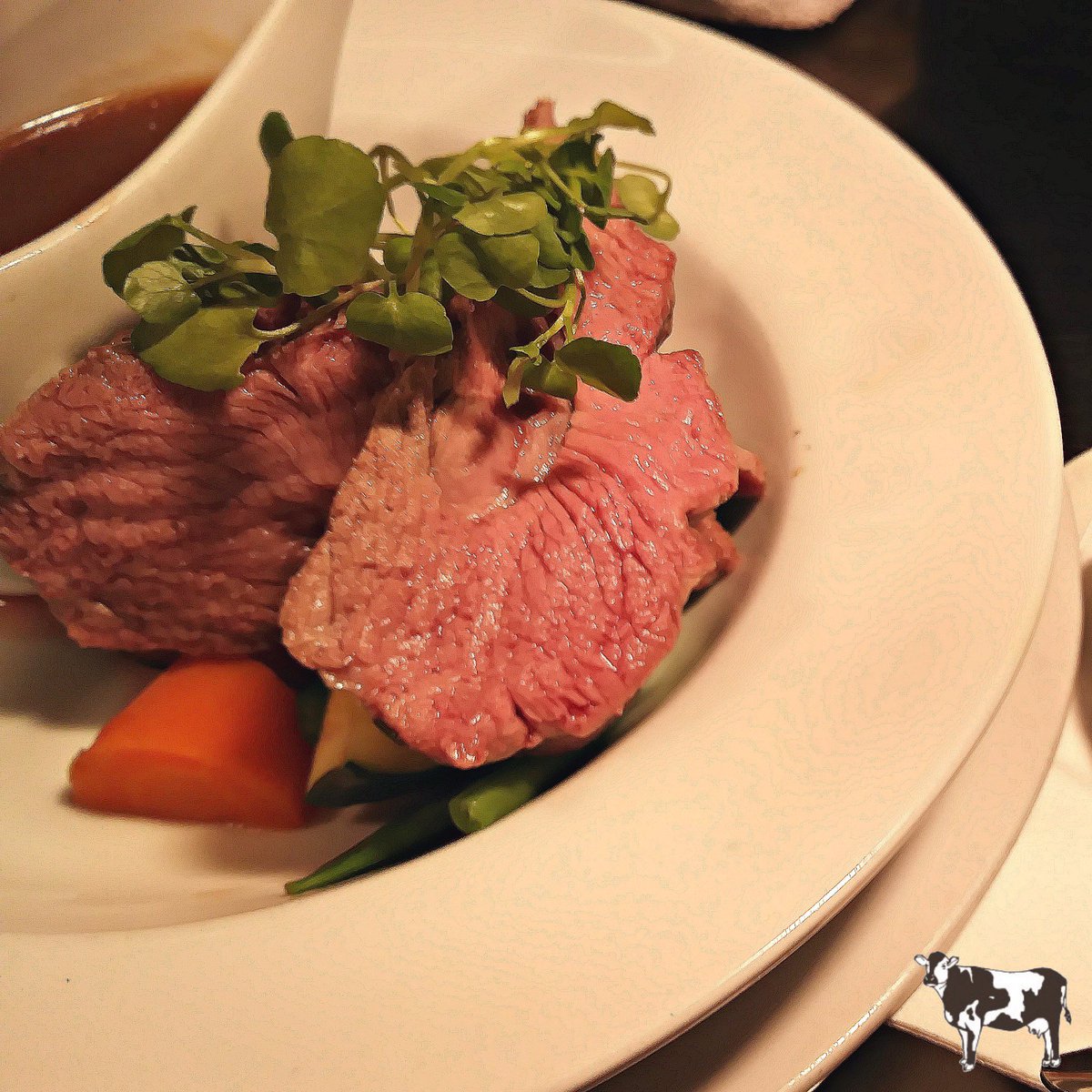amberleyinn's tweet photo. Rump of lamb served with seasonal veg and dauphinois potatoes 👨🏻‍🍳

#rumpoflamb #lamb #lambrump #dauphinoise #dauphinois #vegetables #amberley #tableisset #dinner https://t.co/vT8EXE75Xp