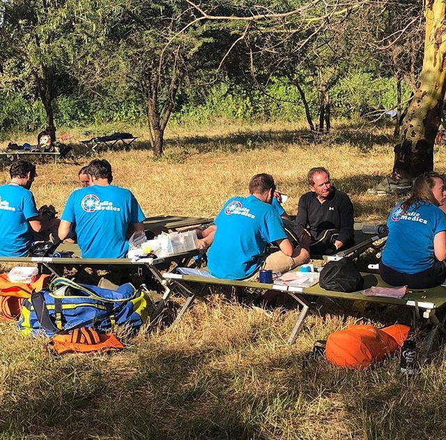 ExileMedics's tweet photo. A hot afternoon in the safari park with views across the savannah as the Exile Medics look after the exhausted runners! #runningforrangers #kenya #savetherhino #beyondtheultimate #wildernessmedics #thenorthface #milestone https://t.co/FcDRF8i9st https://t.co/JR0Uu2fcrF
