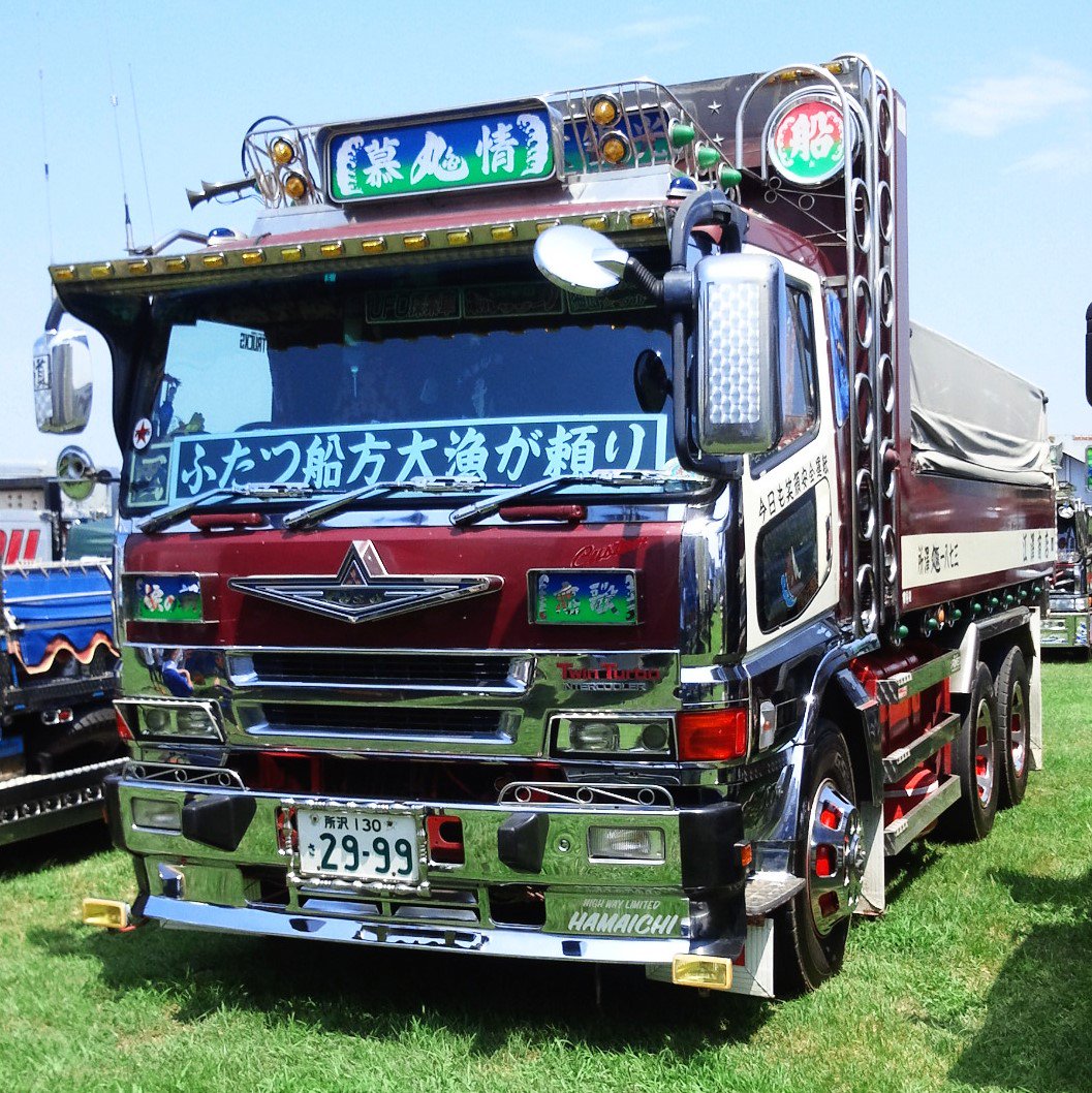 希少品 デコトラ ザ・グレ バンパー 健塗丸のお隣に居た東京一番星所属の江澤商店は、スーパーグレート・FV