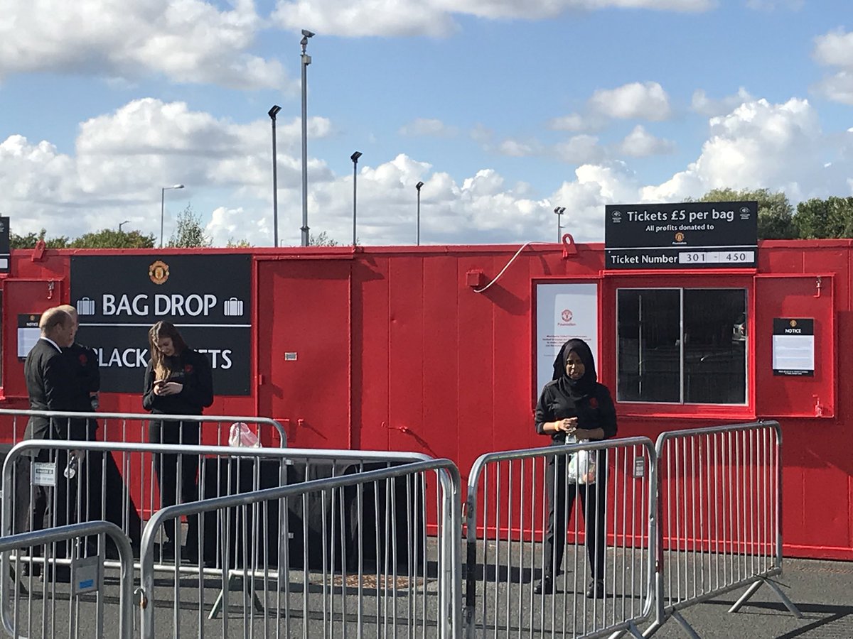 ᗷIᒪᒪ ᖇIᑕᕮ 🎙📻 on Twitter "Bag drops in operation outside Old Trafford