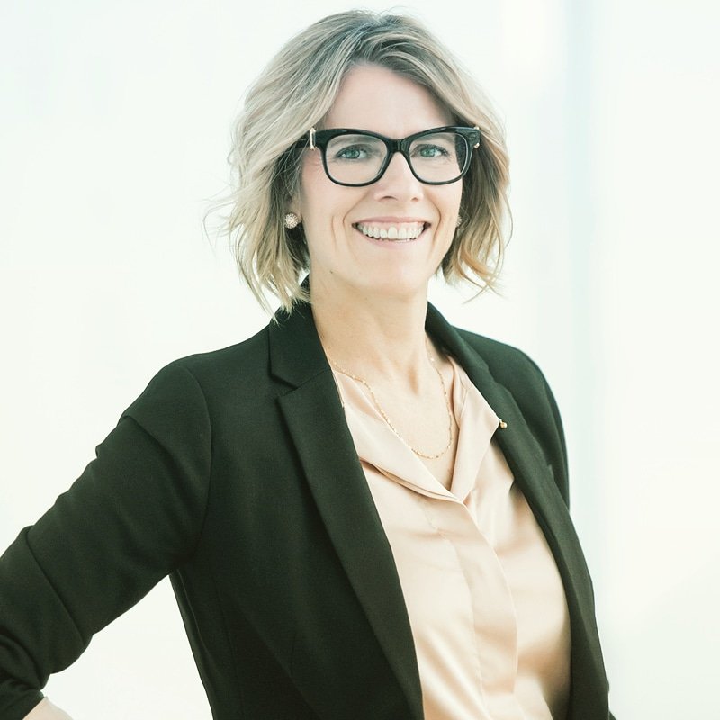 TheChamberYXE's tweet photo. Huge news at the Chamber today as CEO @darlalindbjerg announces @KendraCruson has accepted the role of Vice President of Operations at the @StoonChamber

Congratulations, Kendra!

#yxe #yxebusiness #yxenetworking #yxeevents #YourChamberIsChanging #yxemarketing #GSCOC https://t.co/1NoImBul7g