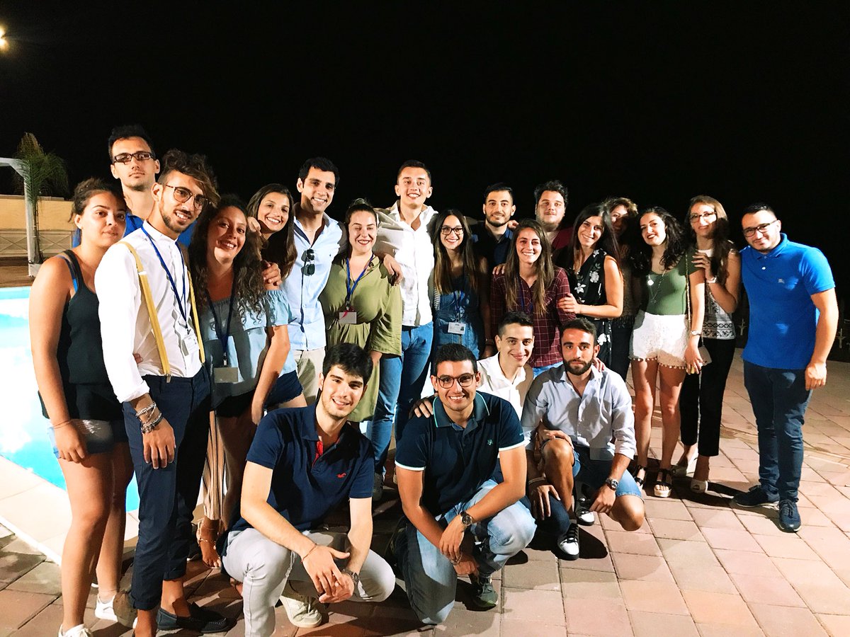dikabernard's tweet image. Fantastica serata con i volontari del Servizio Civile Nazionale sul lungomare calabrese. Grazie dell’invito ragazzi ed in bocca al lupo🤙🏻 #Calabria #Falerna