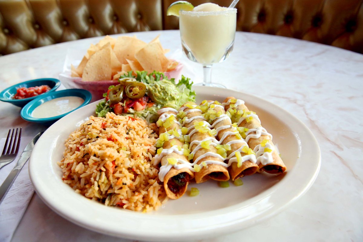 KnoxvilleDining's tweet photo. Help celebrate Chuy's 30th Annual Green Chile Festival  https://t.co/IRcbuCqYK8 @chuysrestaurant #GreenChileFest https://t.co/QbQgyNltCS