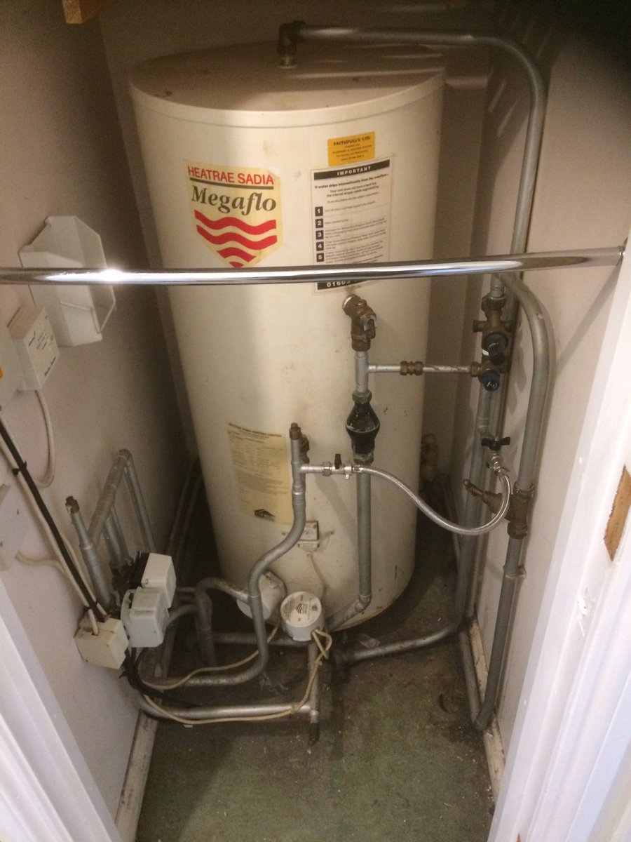 paulob19's tweet photo. System change from unvented cylinder and system boiler---> new Worcester combi boiler. Just Condense and few pipes to connect. @WorcesterBosch @NordenHeating @mcromwell81 #magneticfilter #scalereducer #6yrsguarantee #Comfort1 #boilerpluscompliant https://t.co/t7vT402hZJ