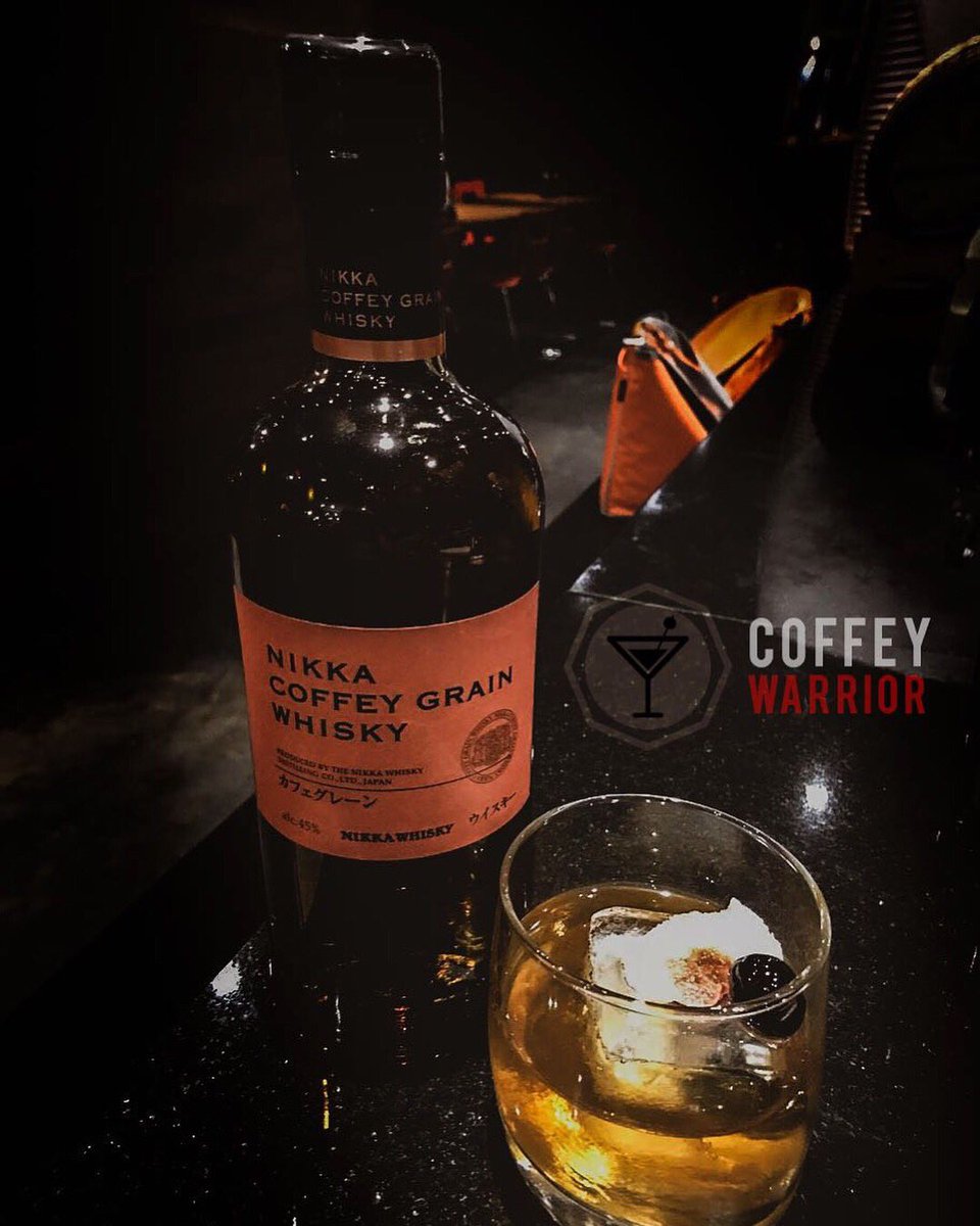nooshidc's tweet photo. Cheers to the weekend! #HappyHour is near. Don’t forget to take advantage of half priced beer, wine, and cocktails everyday from 4:30 to 7PM. This week, we’re serving up two new cocktails: the Coffey Warrior and the Young Grasshopper. Try one...or both! #NooshiDC #DCHappyHour https://t.co/WidIrS7l2u