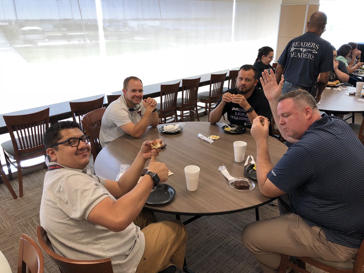 beanelementary's tweet photo. Taking time to say THANK YOU to all of our teachers and staff!  This is going to be another great year! #beanfam  #plainscapitalpark https://t.co/PxOv1yw95n