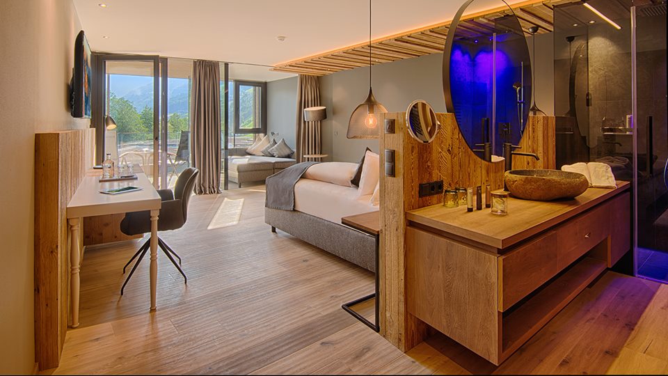 Unsere neue AURINA SUITE ❤️ ... Juniorsuite im Chalet-Stil mit Panorama-Kuscheloase! 😊
#amonti #lunaris #amonti_lunaris #wellnessresort #aurinasuite #aurina #suite #luxuryliving #designsuite #designhotel #ahrntal #südtirol