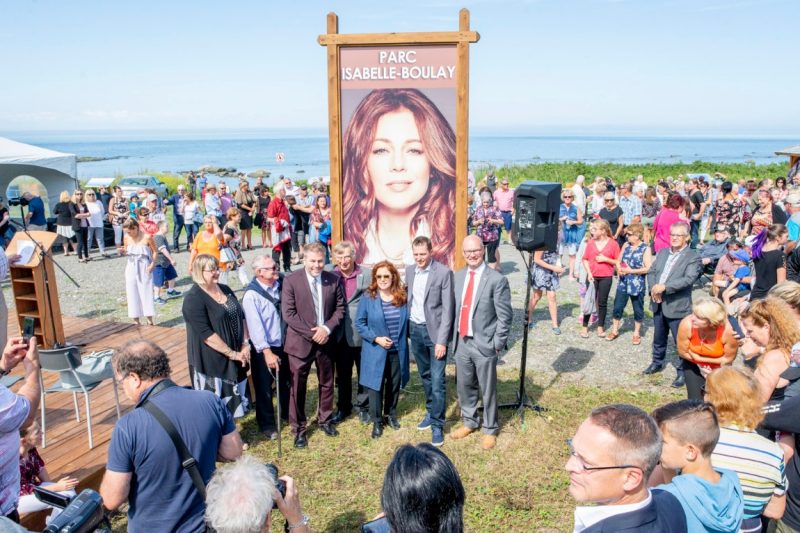 Inauguration du parc Isabelle-Boulay dans son village natal à Sainte-Félicité