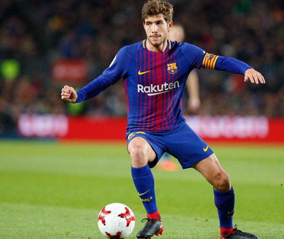 FiebreCule's tweet photo. Nunca amenazó con irse, nunca se ha quejado por no jugar, siempre trabajó en silencio para ganarse su sitio, ha jugado en todas las posiciones que lo han puesto. Un ejemplo para todos los canteranos que quieren triunfar aquí, ahora es oficialmente uno de los capitanes del Barça. https://t.co/zAPkwIs3TH