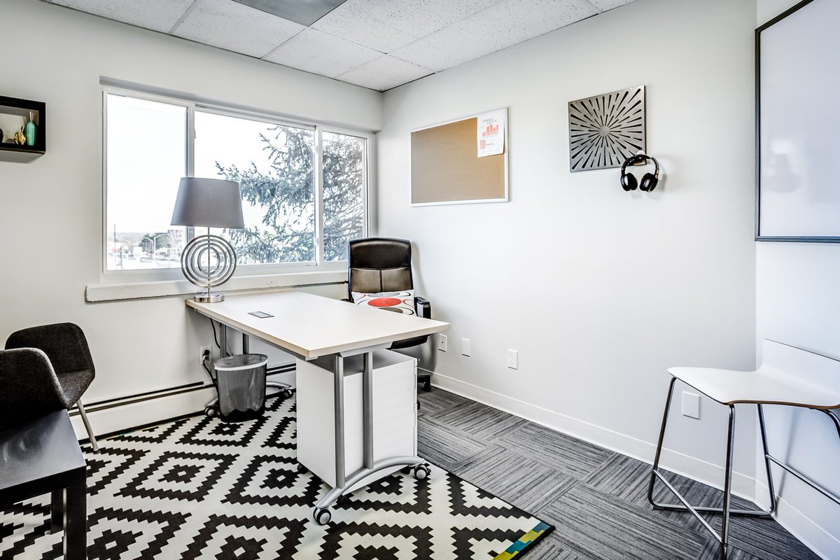 SpaceWorkshare's tweet photo. I have another private office coming available 9/1 in Wheat Ridge. Beautiful, clean, and modern.  Free parking, free coffee/tea/snacks/copies/business address. Schedule a tour today! 720-295-6744 https://t.co/SL7dNJGRrP #Coworking #PrivateOffice #Workshare #SpaceWorkshare https://t.co/FnSCvYpNBG