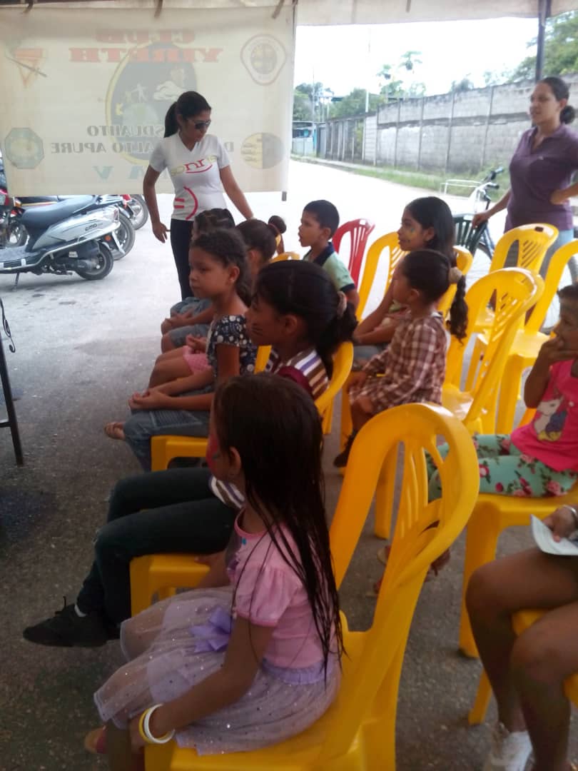 PrGiorgin's tweet photo. En Guasdualito los niños contento por la EBV
#CercaDeTi2018
#Ministeriojuvenilavsocc
#AdventistasDIA
#passition #SDA
#GCYouth https://t.co/Auwab2yRdL