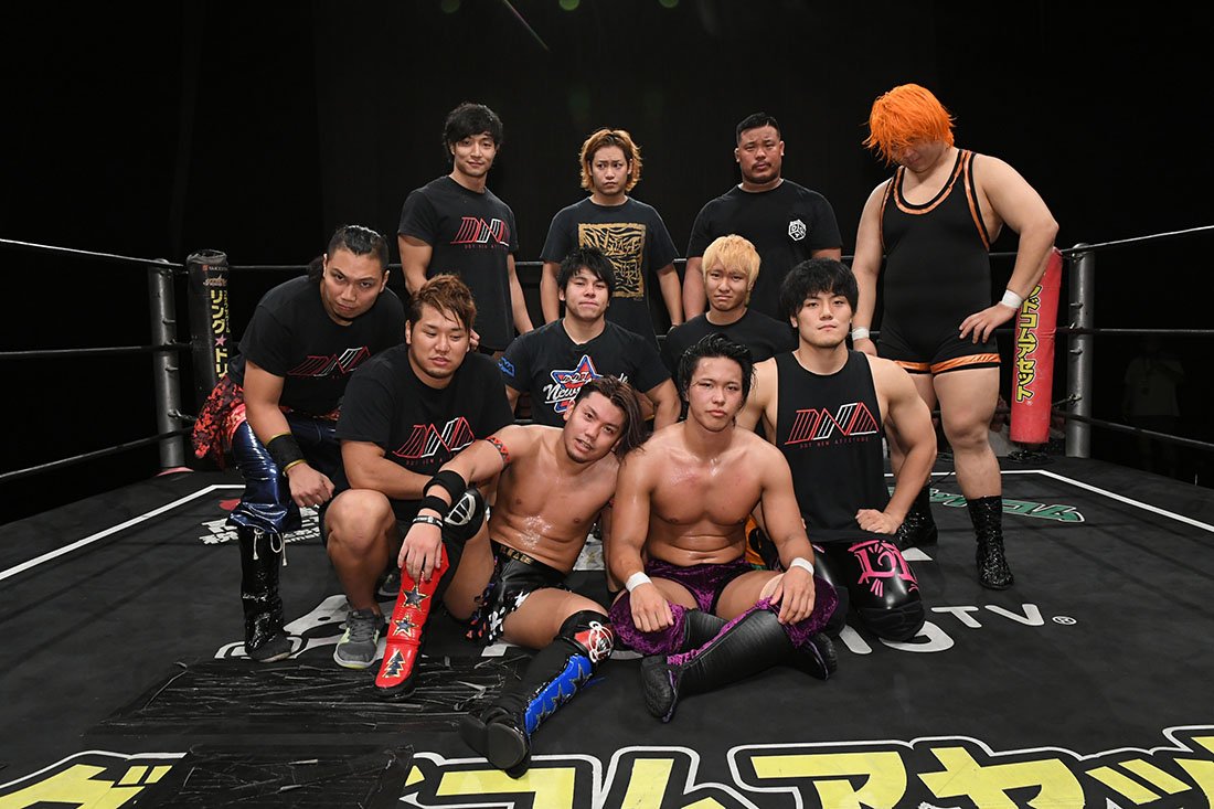 ddtdna's tweet photo. 【北沢大会結果詳報！】DNA、3年8ヵ月の活動にいったん終止符。所属選手が涙ながらに挨拶。「なくなるんじゃなくていったん休止。またみんなで集まってやりたい」（梅田）／ナオミ��ングダム、同門対決で解散。「これで俺らの一つのケジメがついた」（吉村）
https://t.co/DojlKwiwaW
#ddtdna https://t.co/jwfHhIL6fw