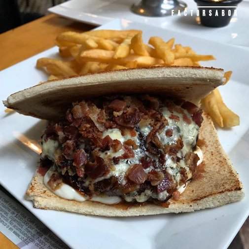 CarnesBilbao's tweet photo. Con toda la onda y sabor que tienen las distintas variedades de #Sandwich, recomendamos a @La_Burguesia especialistas en #hamburguesas 😍🍔🍟🍴También tienen opciones para almuerzo, cena y un agradable bar. Qué esperan? Ellos están en Santa Magdalena 99, local 3 #Providencia https://t.co/ma1DsatGQd