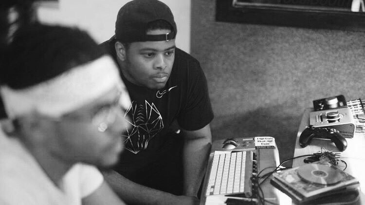 D2X Releases his highly anticipated EP “Enjoy Life”