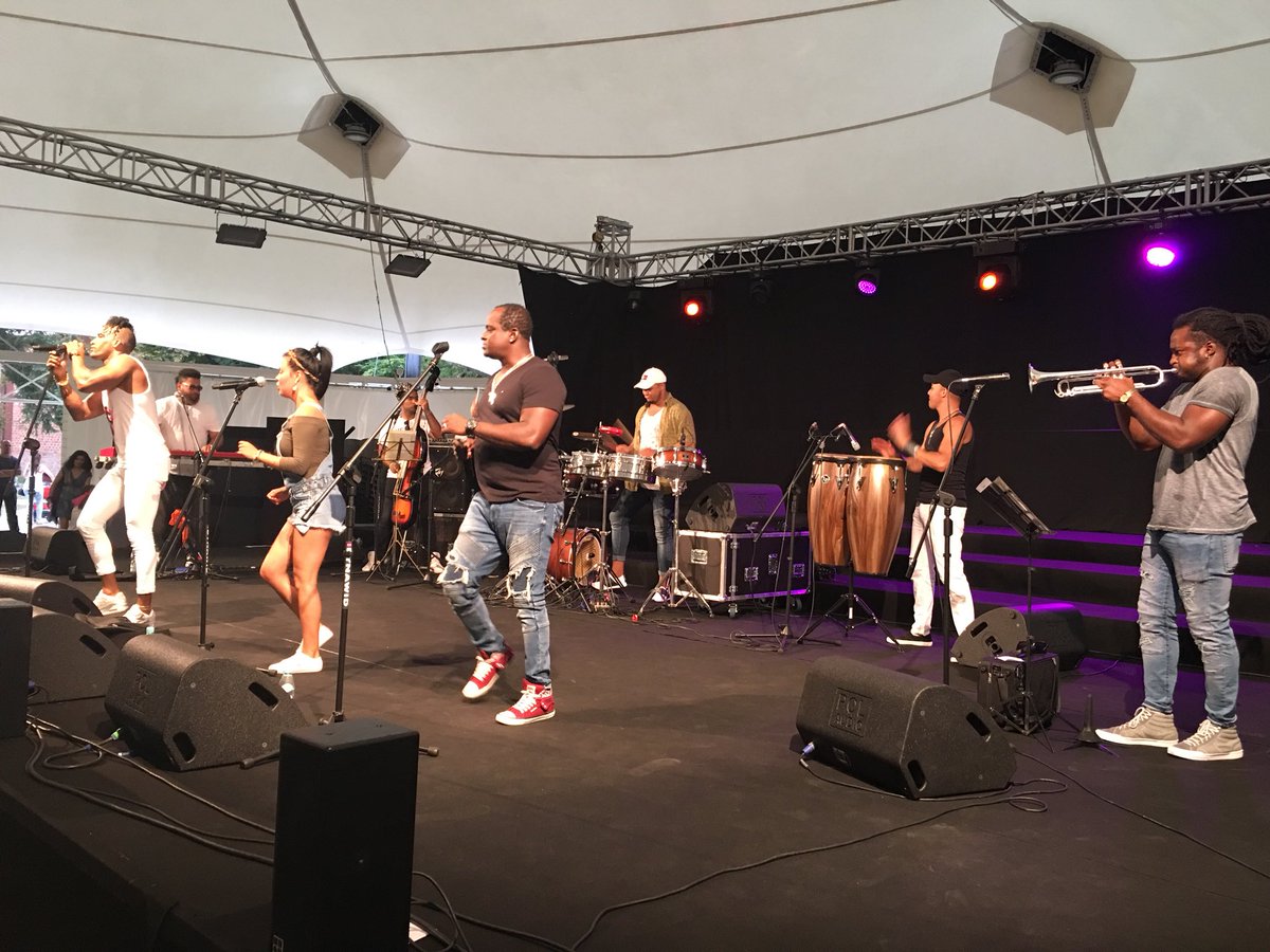 CubanSchool's tweet image. #followcubansalsa Tripulacion Cubana en Varsovia