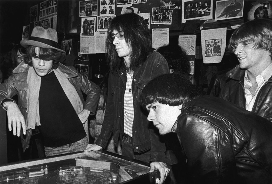 David Johansen / New York Dolls, Lenny Kaye / Patti Smith Band, Dee Dee Ramone,
Andy Paley / Modern Lovers CBGB’de,  New York, 1977