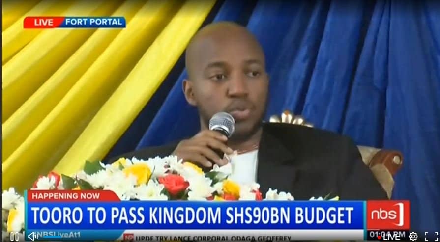 KingOyoOfficial's tweet photo. Today, I presided over the passing of Tooro Kingdom budget which will focus on Health, Education, Agriculture and Tourism as we work together for a better life and prosperity for Tooro Kingdom. #TooroEmpango2018 https://t.co/PttGTy5aSP