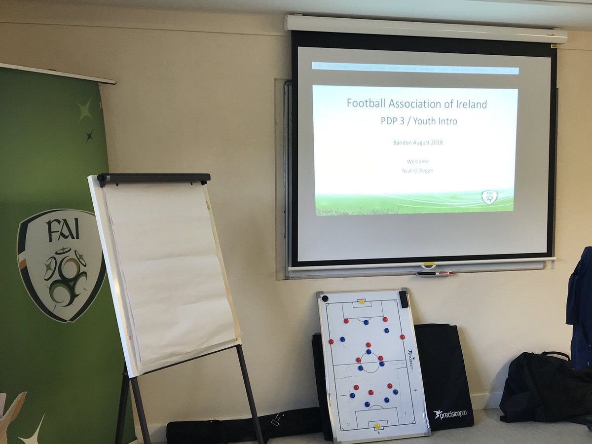 @BandonAFC @FAIreland @FAICoachEd PDP3 Youth Intro Group Discussion on what players need in preparation for Youth Football #realitybasedlearning #lifelonglearning #coachknowledge #sharing @ross_kenny @RobS__55