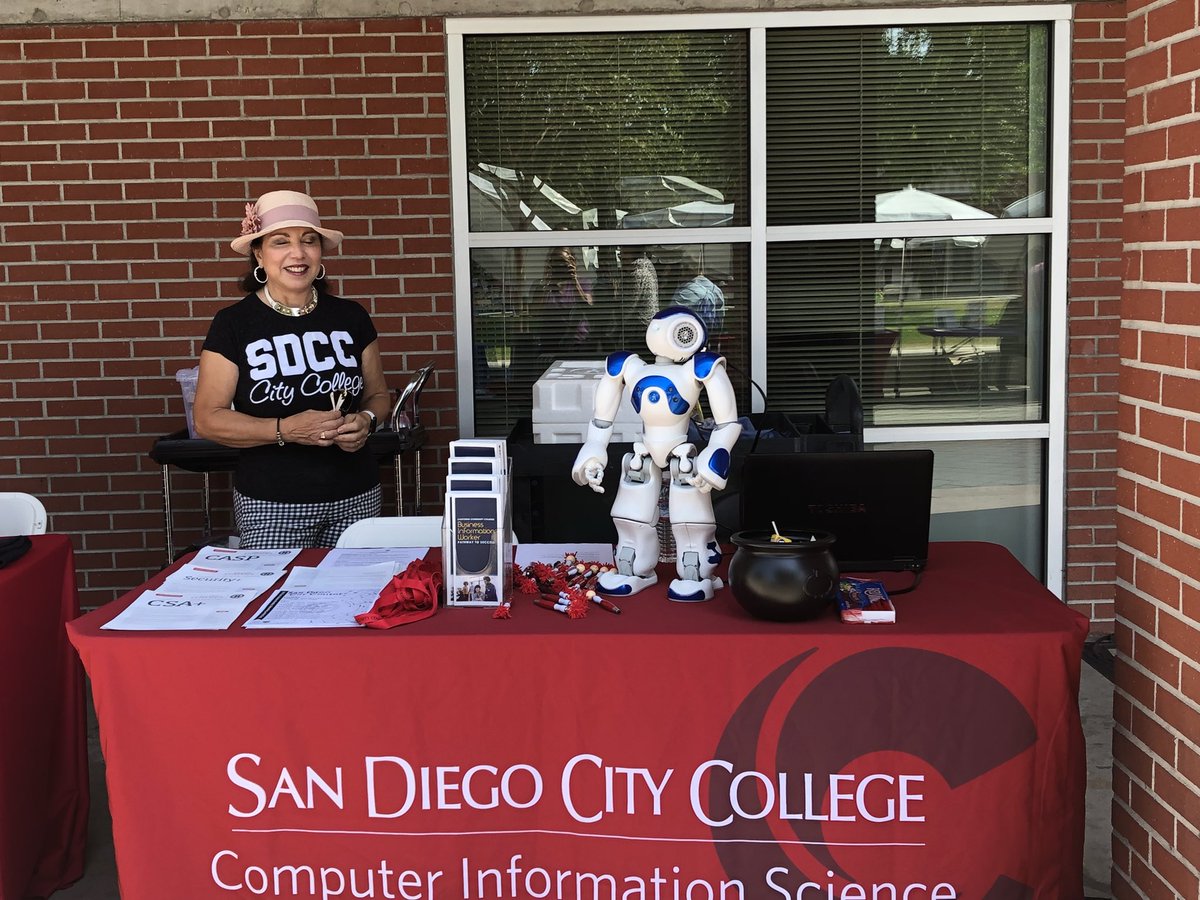 Ms_Terri1's tweet photo. Enjoying The Passport to Life at San Diego City College now until 1:30pm!! https://t.co/hutQkylQp4