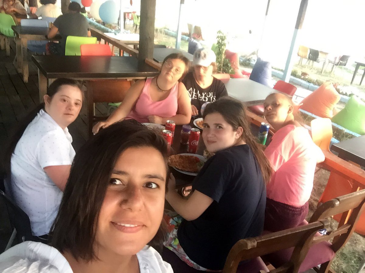 Kampta akşam yemeği ☺️ #özgürlüğeilkadımyazkampı #specialneeds #camping