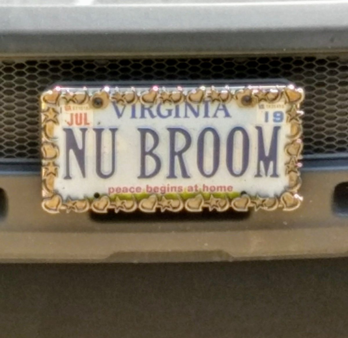 In support of @AllSoulsCon I thought I'd share my license plate, an omage to my favorite book trilogy and it's author. @DebHarkness @ADiscoveryOfWTV #ADiscoveryOfWitches #AllSoulsCon  #matthewclairmont #sarahbishop